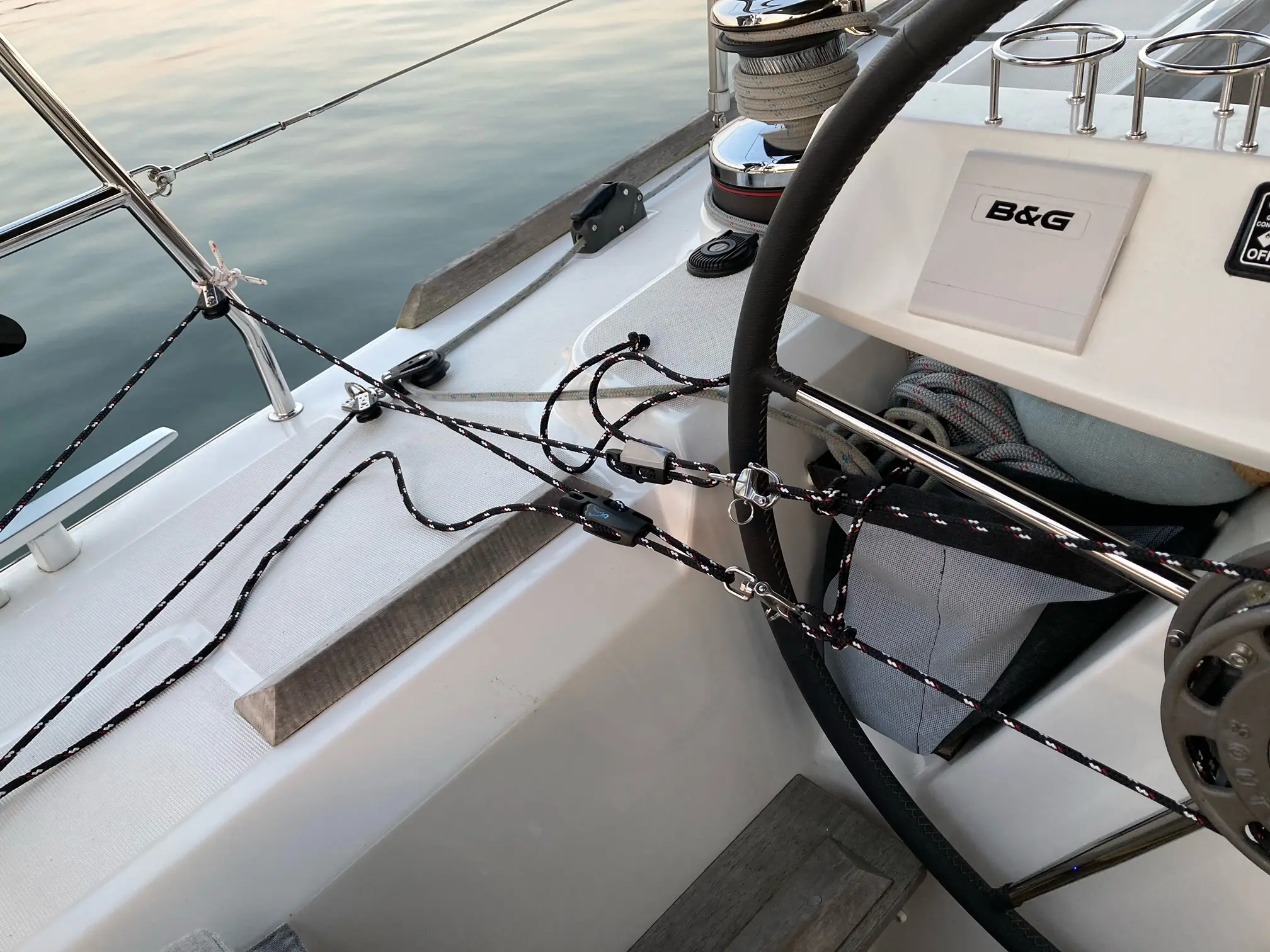 Heavy-duty self-steering unit installed on the stern of a sailboat