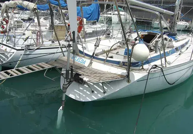 Side profile of a servo-pendulum system ready for bluewater cruising