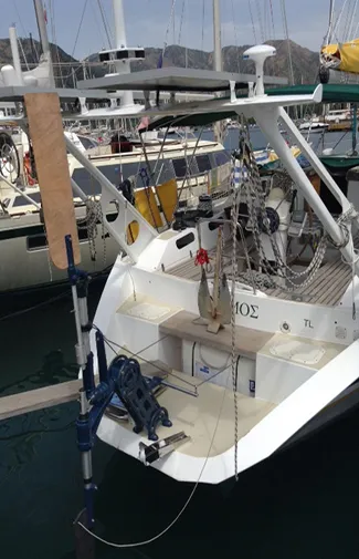 Hydraulic wheel steering interface connected to the windvane