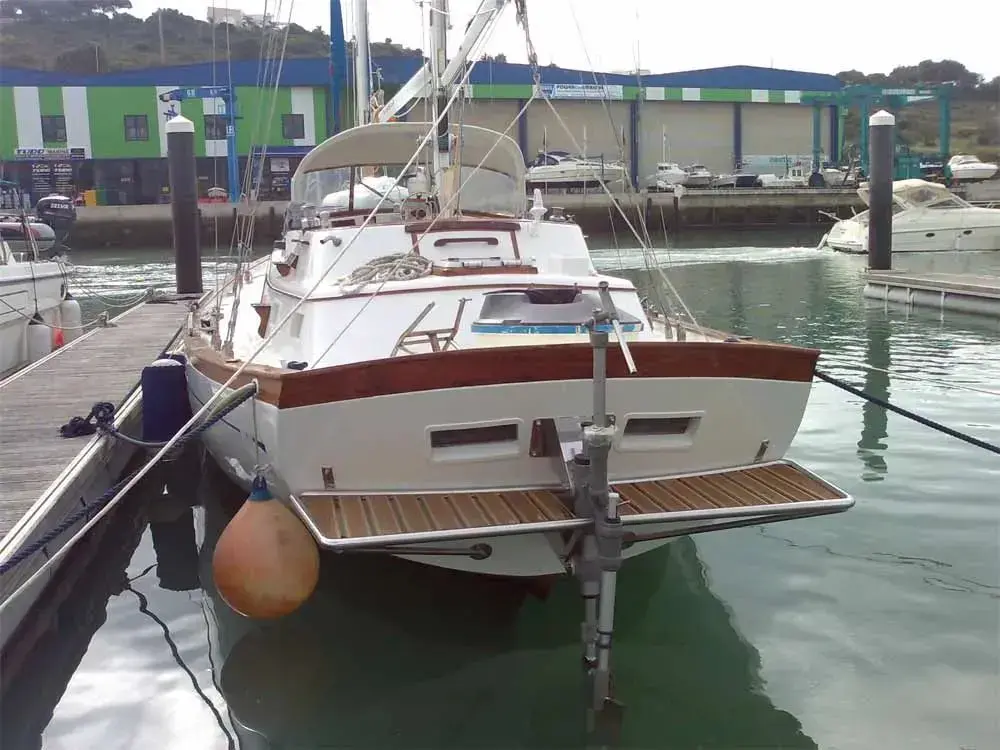 Vessel heeling under sail while the windvane maintains perfect course