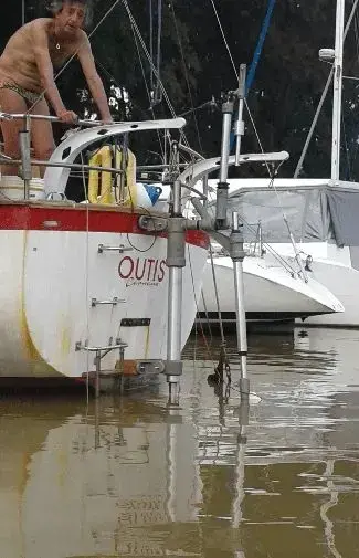 Auxiliary steering gear keeping the vessel on track in choppy waters