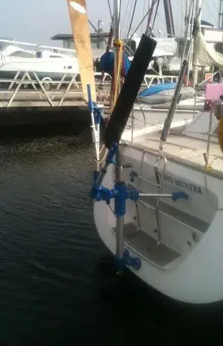 Long-distance cruising aided by a separate steering rudder system